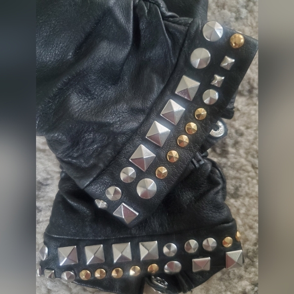 BGBG Max Azria Black Leather Studded Gloves - Picture 6 of 8